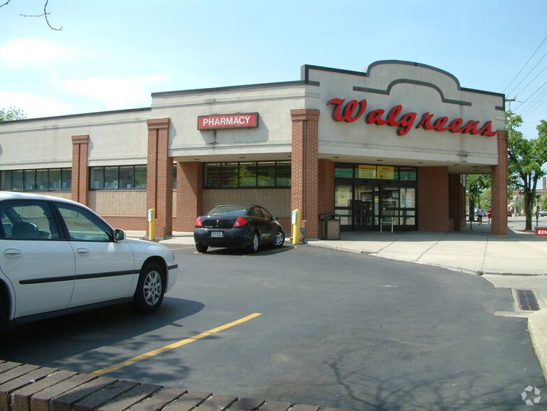 Primary Photo Of 6204 Montgomery Rd, Cincinnati Drugstore For Lease