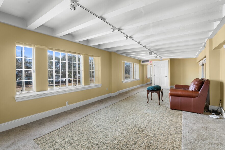 More Photos Of 939 N Magnolia Ave, Ocala Freestanding For Sale