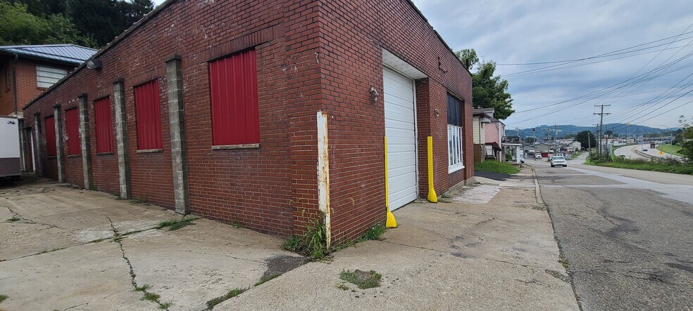 More Photos Of 515 N Lincoln Ave, Bridgeport Light Manufacturing For Lease