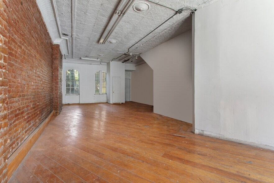 More Photos Of 306 Bleecker St, New York Apartments For Lease