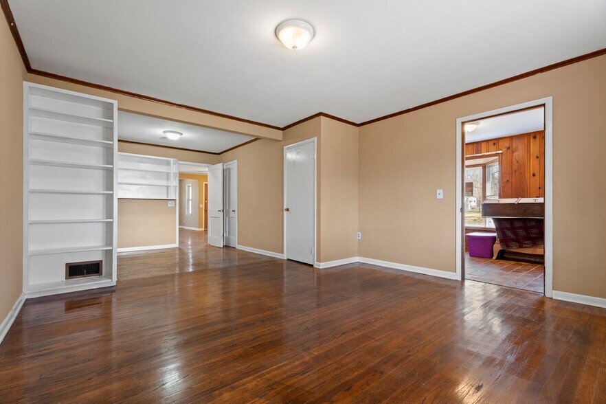 More Photos Of 300 Range St, Marshall Multifamily For Sale