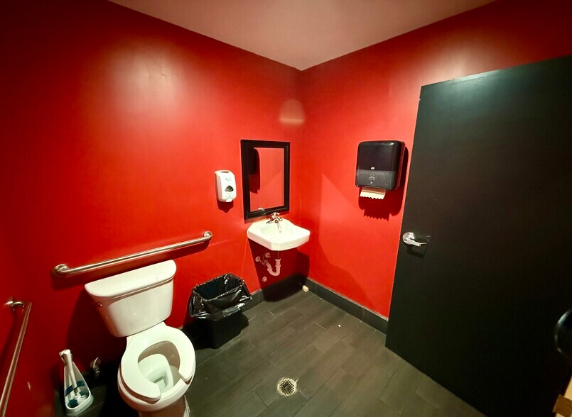 More Photos Of 11657 Lakeridge Pky, Ashland Storefront Retail Office For Lease