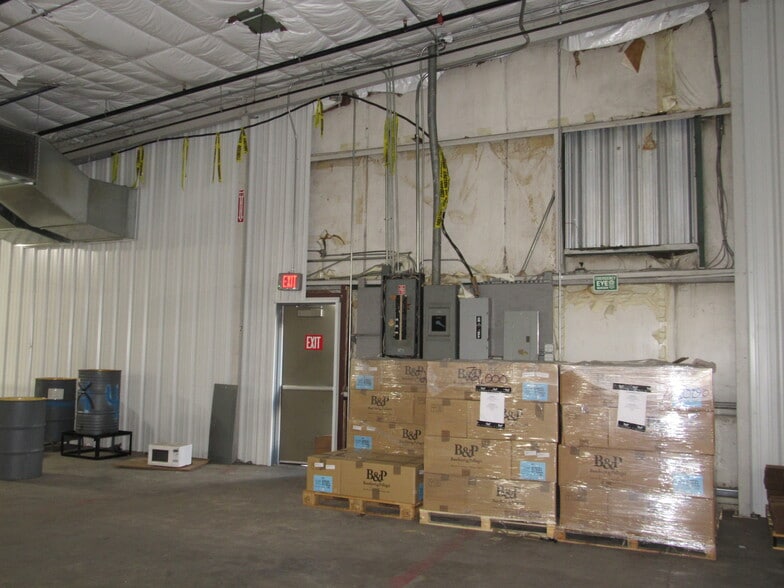 More Photos Of 549 Yorkville Park Sq, Columbus Warehouse For Lease