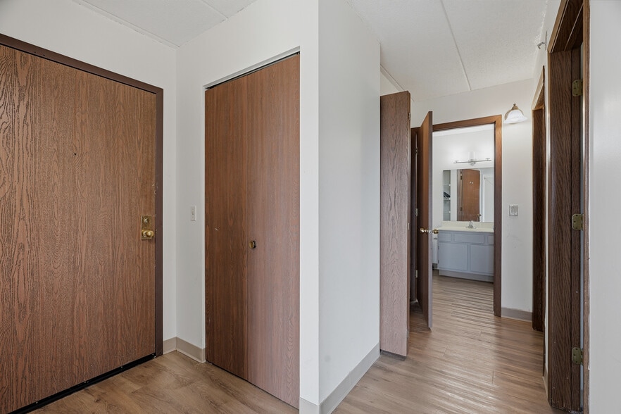 More Photos Of 985 Ivy Ave E, Saint Paul Apartments For Sale