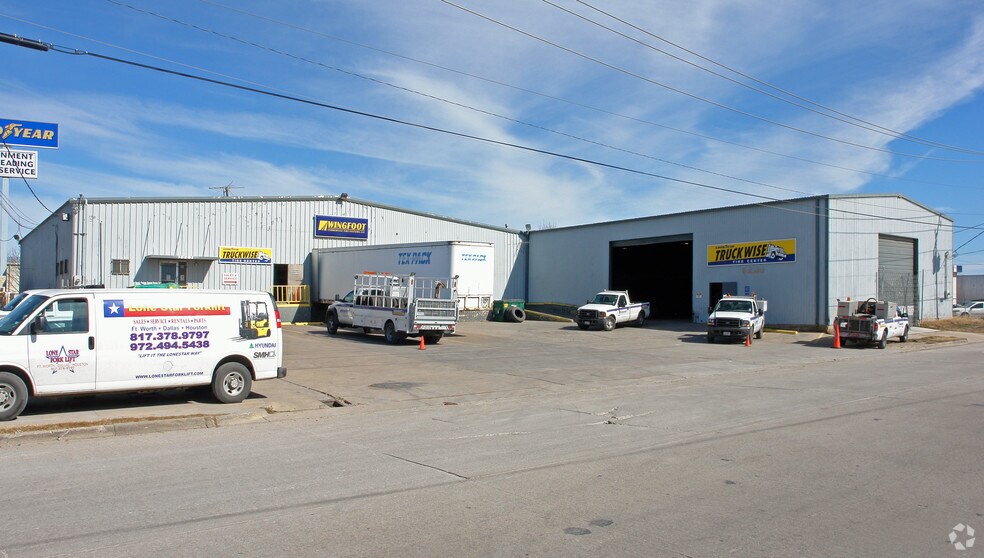 More Photos Of 2563 NE 33rd St, Fort Worth Service For Lease