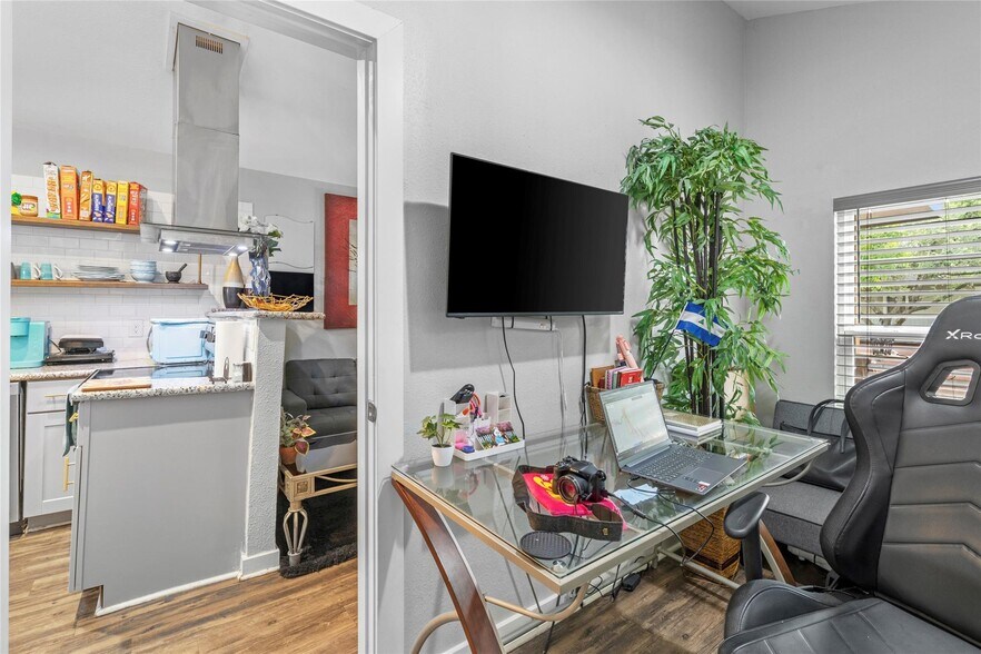 More Photos Of 4630 Woodside St, Houston Apartments For Sale