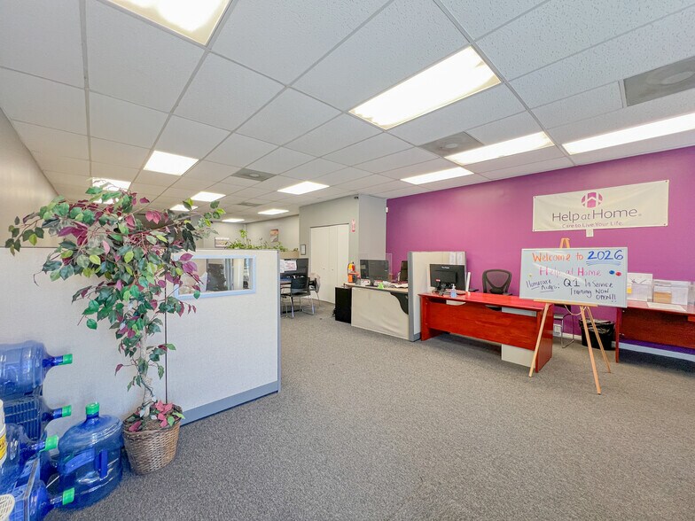 More Photos Of 5250 N Broadway St, Chicago Storefront For Lease