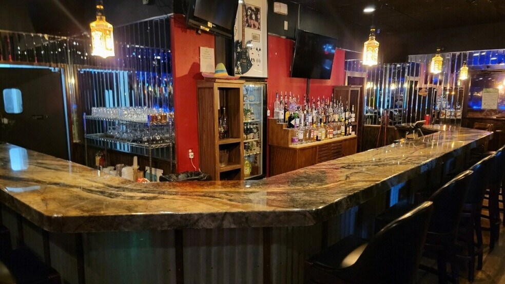 More Photos Of 8556 Park Blvd, Seminole Sports And Entertainment For Sale