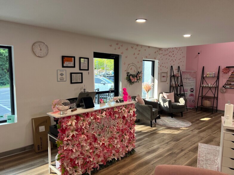 More Photos Of 1522 Oakhurst Dr, Charleston Office For Sale