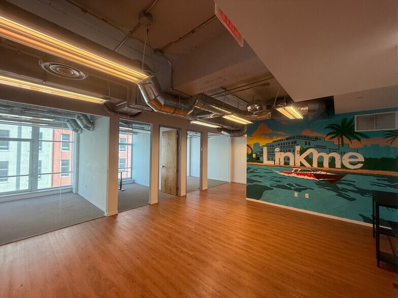 More Photos Of 14 NE 1st Ave, Miami Office For Sale