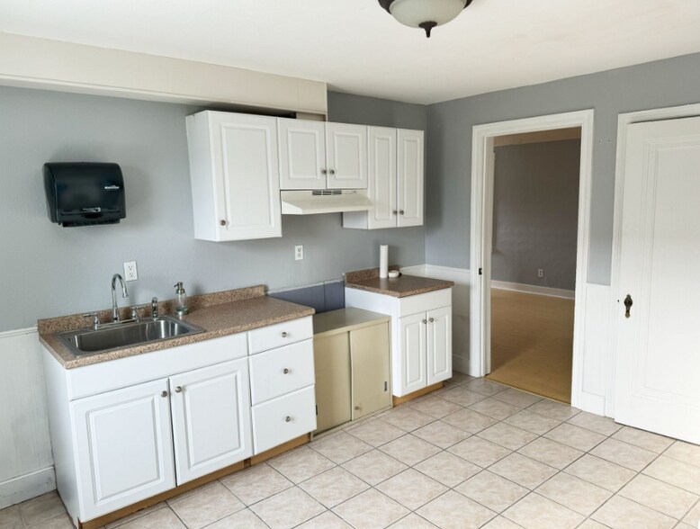 More Photos Of 4142 Crescent Dr, Saint Louis Medical For Sale