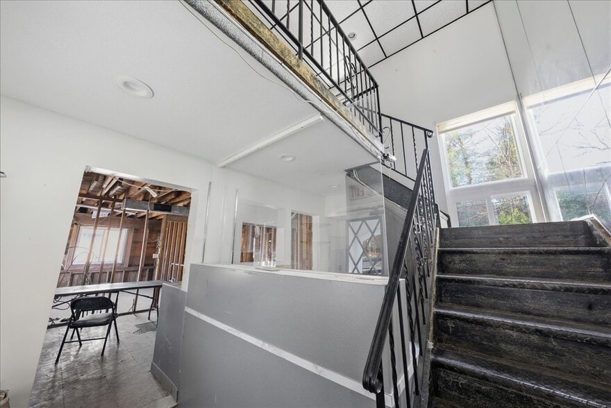 More Photos Of 2132 Central Park Ave, Yonkers Freestanding For Sale