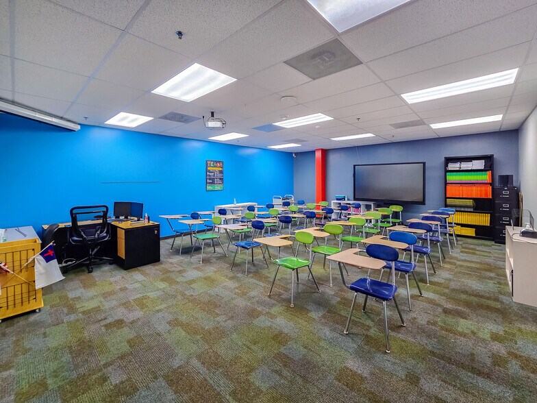 More Photos Of 2810 S US Highway 1, Fort Pierce General Retail For Sale