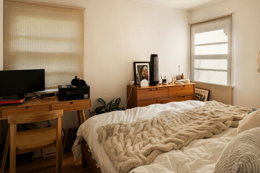 More Photos Of 608 Westminster Ave, Venice Apartments For Sale