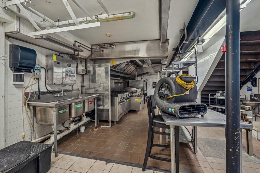 More Photos Of 1336 U St NW, Washington Bar For Sale