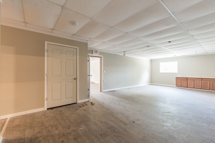 More Photos Of 8456 Newman St, Douglasville Light Manufacturing For Lease