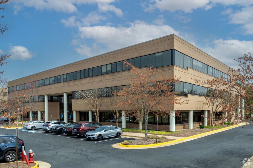 More Photos Of 14901 Bogle Dr, Chantilly Office For Lease