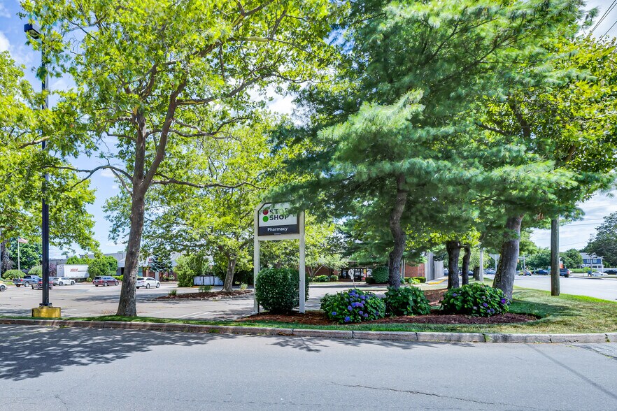 More Photos Of 93 Elm St, Old Saybrook Restaurant For Lease