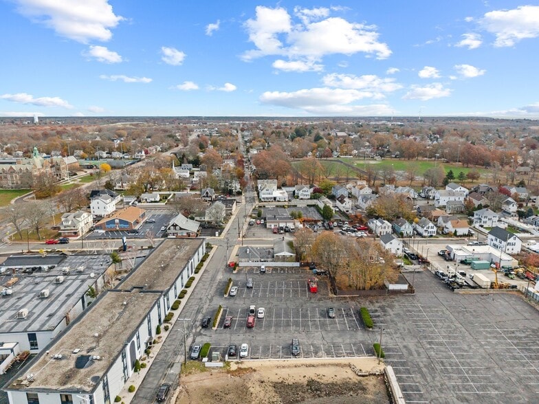 More Photos Of 98 Middle St, Fairhaven Service For Sale