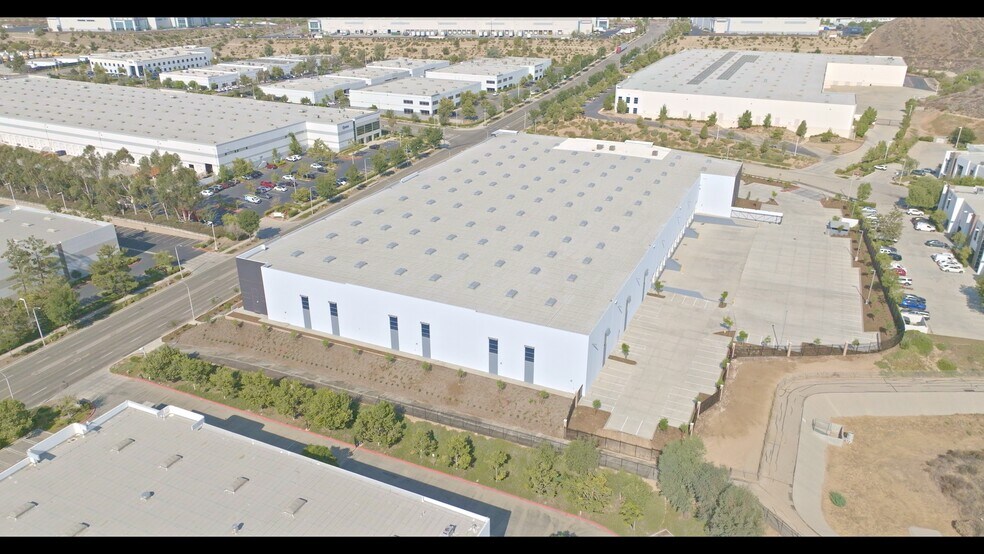 More Photos Of 29124 Ave Penn, Valencia Manufacturing For Lease