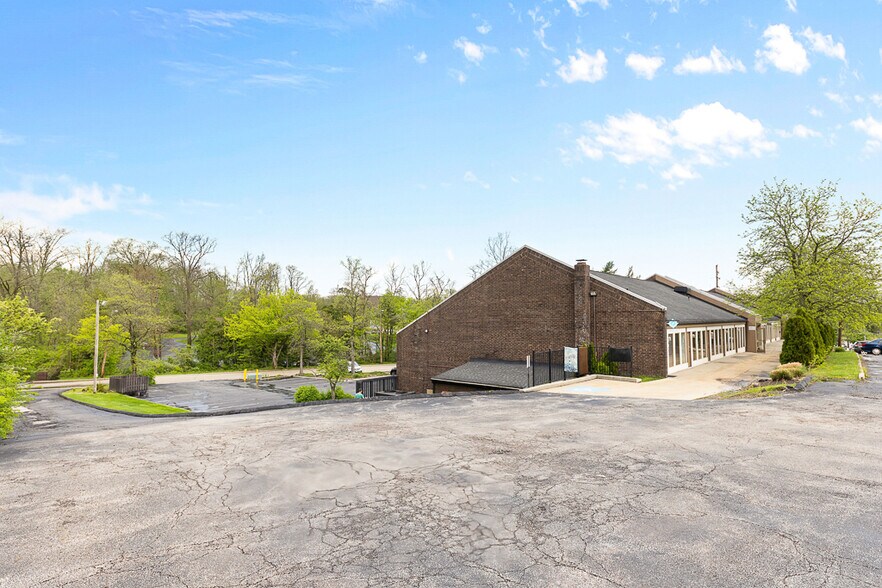 More Photos Of 8180 Brecksville Rd, Brecksville Medical For Lease