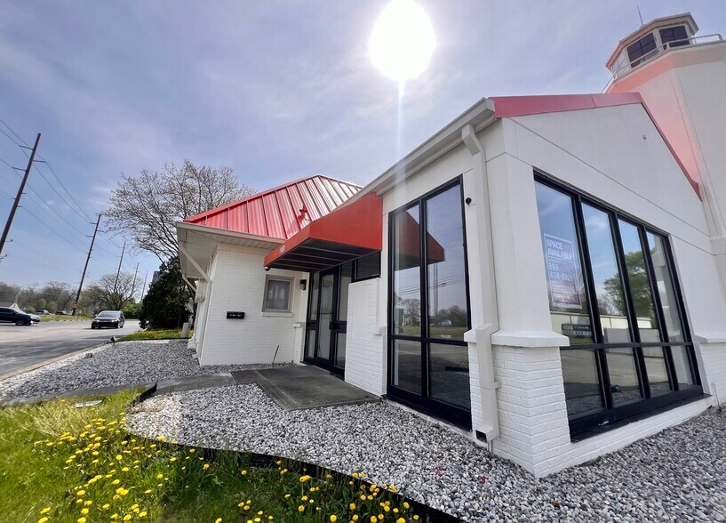 More Photos Of 4305 W 86th St, Indianapolis Self Storage For Lease