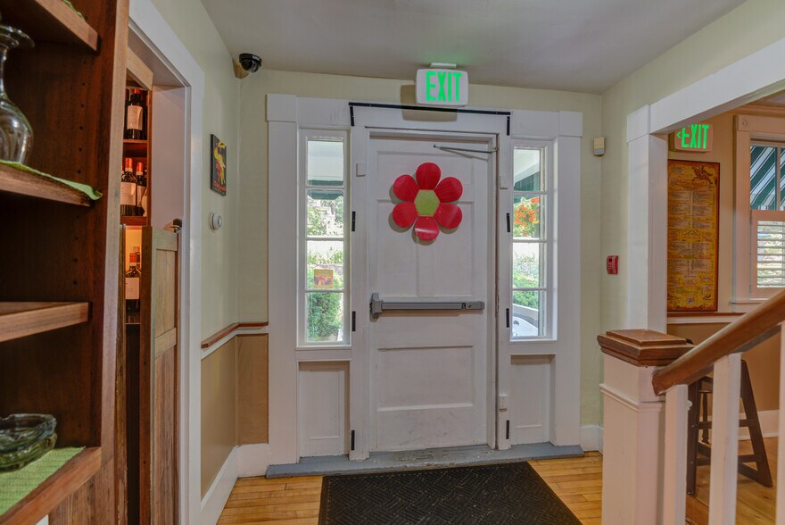 More Photos Of 200 Shore Rd, Ogunquit Restaurant For Sale