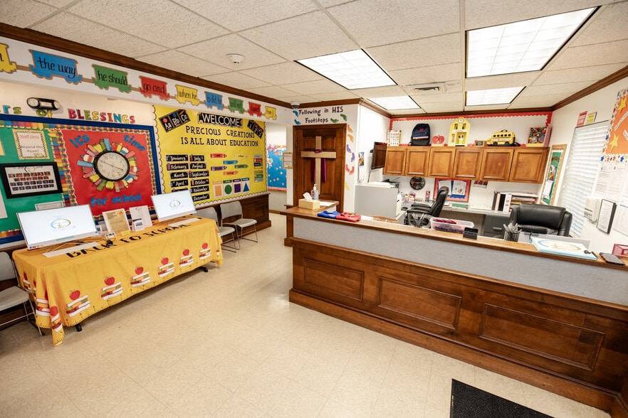 More Photos Of 217 N Kirkman Rd, Orlando Office For Sale