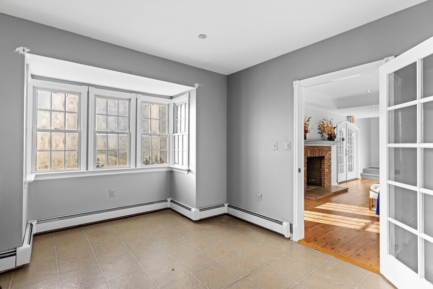 More Photos Of 6610 Lower York Rd, New Hope Freestanding For Sale