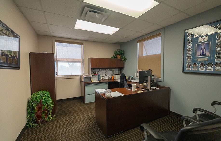 More Photos Of 1395 Whyte Av, Winnipeg Warehouse For Sale