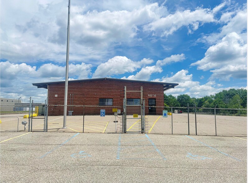 More Photos Of 5040 East Paris Ave SE, Grand Rapids Truck Terminal For Lease