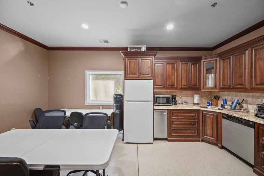 More Photos Of 3213 Westwood Industrial Dr, Monroe Manufacturing For Sale