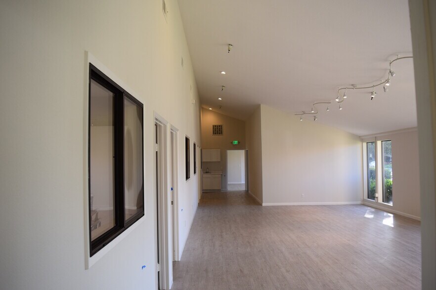 More Photos Of 566 Portal St, Cotati Showroom For Sale