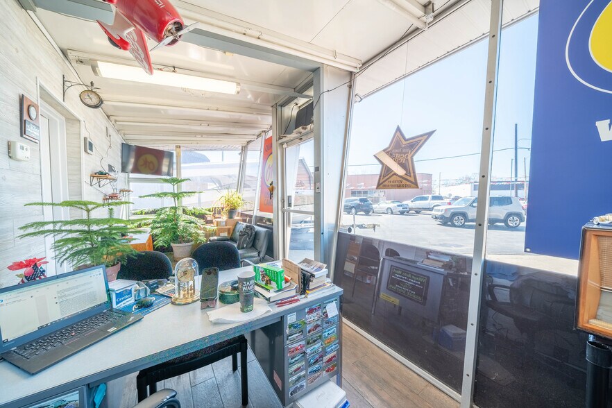 More Photos Of 820 W Old Ridge Rd, Hobart Auto Dealership For Sale