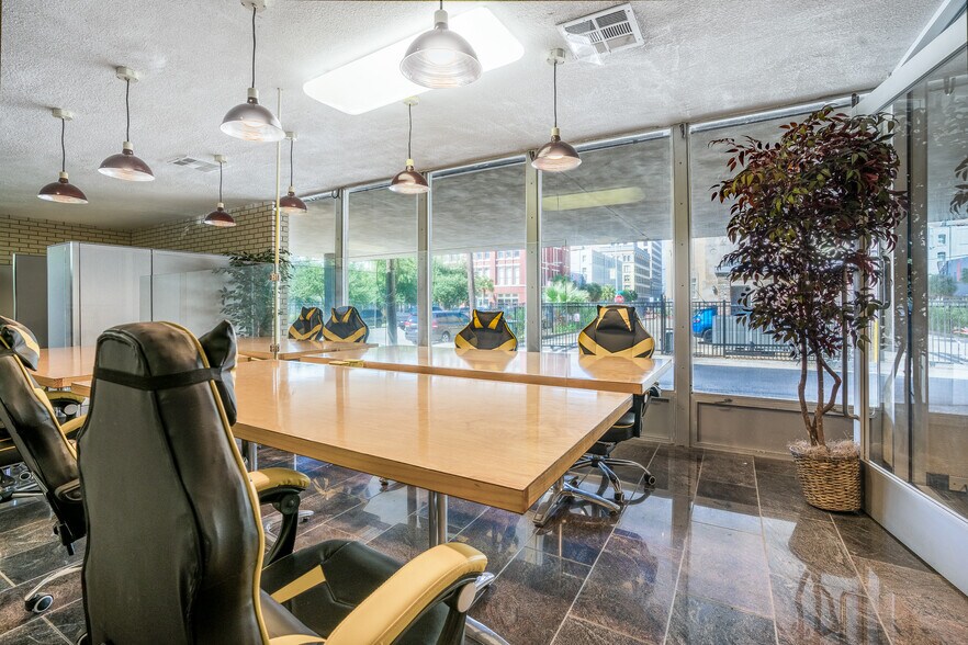 More Photos Of 622 Kempner, Galveston Loft Creative Space For Lease