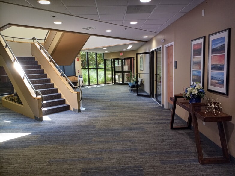 More Photos Of 325 Wood Rd, Braintree Office For Lease