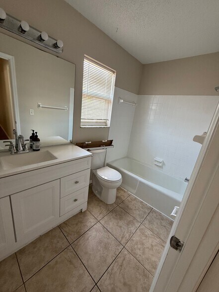 More Photos Of 855 Jamaica Rd, Venice Apartments For Sale