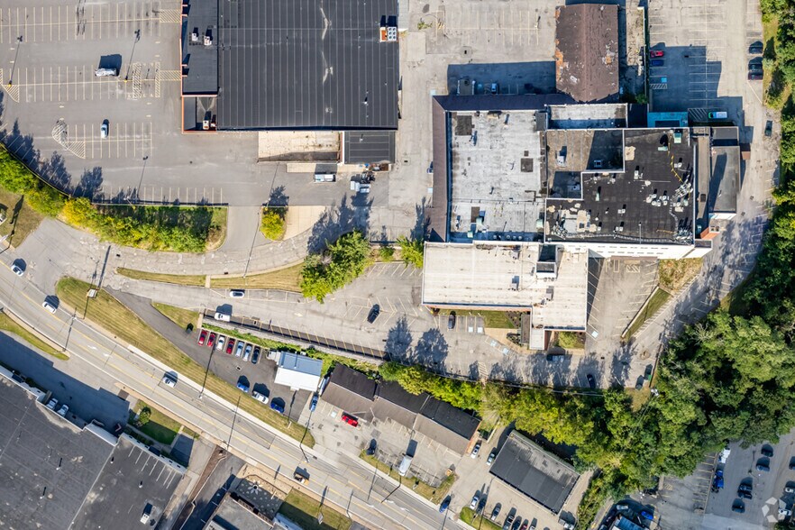 More Photos Of 2121 Noblestown Rd, Pittsburgh Office For Lease