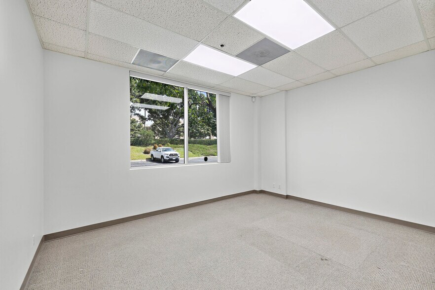 More Photos Of 32 Mauchly, Irvine Manufacturing For Sale