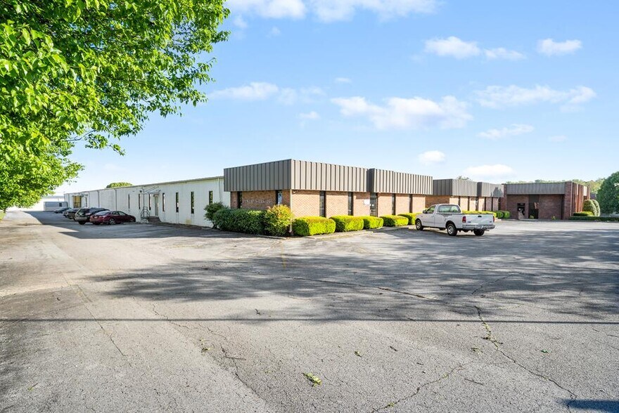 More Photos Of 208 Bradshaw Pike, Hopkinsville Light Distribution For Lease