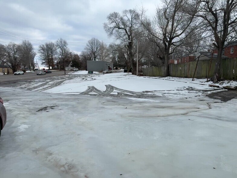 More Photos Of 932 Airport Rd, Ferguson Freestanding For Sale