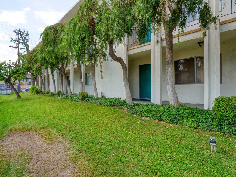 More Photos Of 10749 New Haven St, Sun Valley Apartments For Sale