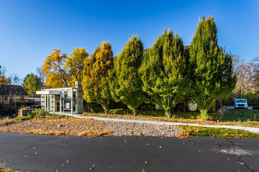 More Photos Of 11712 N Michigan Rd, Zionsville Office For Sale