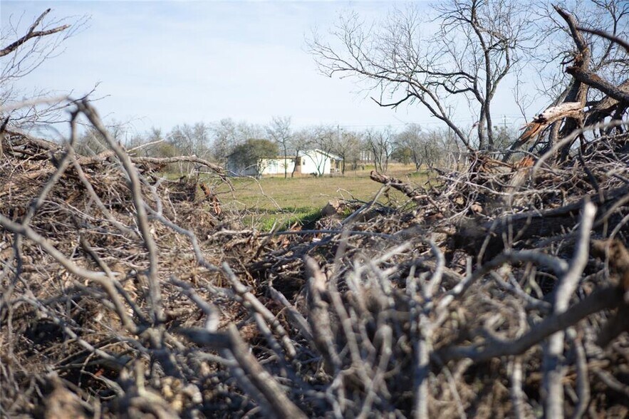 More Photos Of 2095 Bridal Path Rd, Luling Land For Sale