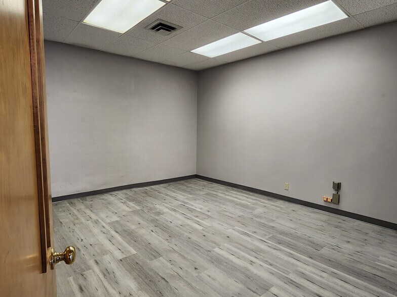 More Photos Of 720 6th St, Clarkston Medical For Sale