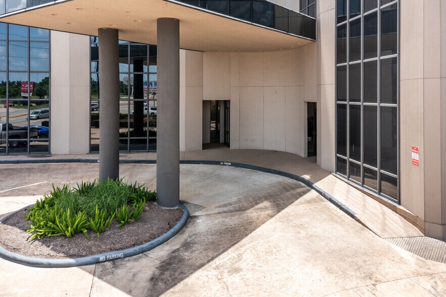 More Photos Of 738 Highway 6 S, Houston Office For Lease