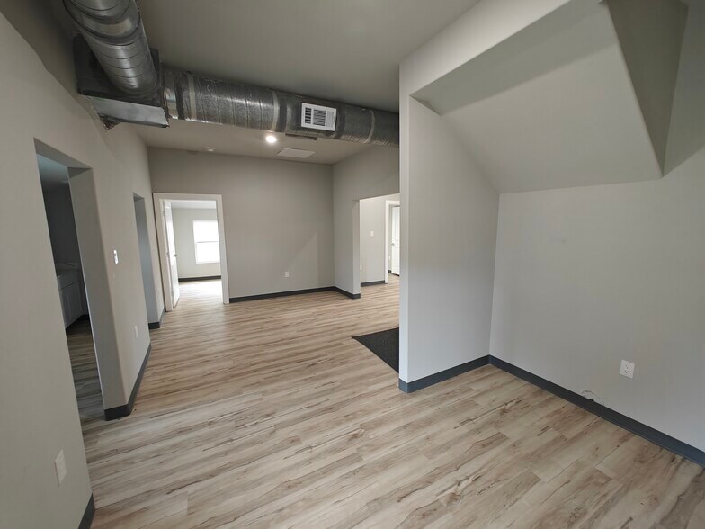 More Photos Of 701 E 1st St, Prosper Office For Sale