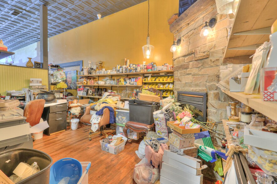 More Photos Of 108 W Walnut St, Smithville Restaurant For Sale