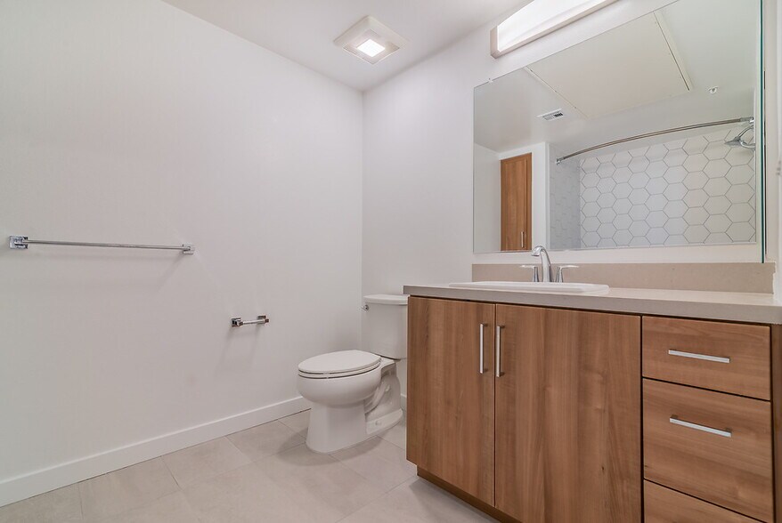 More Photos Of 6240 W Sunset Blvd, Los Angeles Apartments For Lease