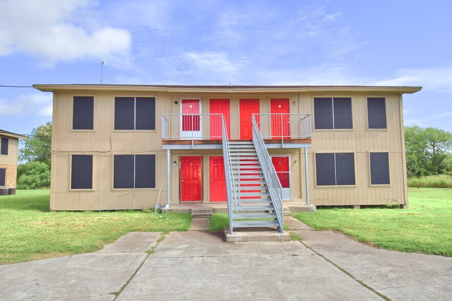 More Photos Of 303-511 E Reagan Rd, Beeville Multifamily For Sale